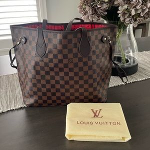 ⭐️New⭐️Neverfull Tote with Dust bag